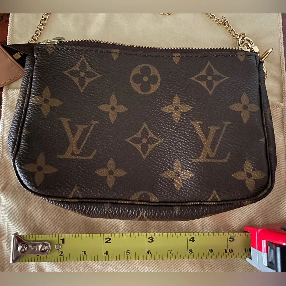 LV Mini Pochette that will make any wardrobe fabulous! - Picture 8 of 12
